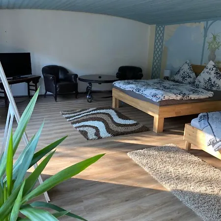 Gaestezimmer Am Waldrand Apartamento *